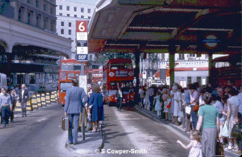 ,S39,17,,,,VICTORIA BUS STN,28Jul81.JPG