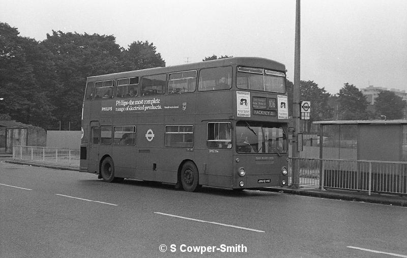 106,BW60,04,DMS1294,106,HACKNEY WELL STREET,ROMAN RD,SEPT 1978.jpg