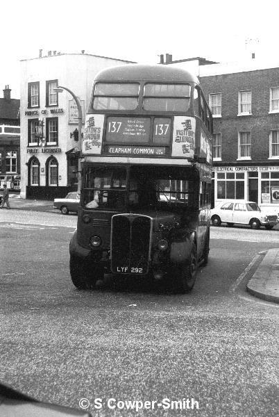 137,BW01,24,RT2567, FNS CLAPHAM, 137, CLAPHAM COMMON OLD TOWN,101976.jpg