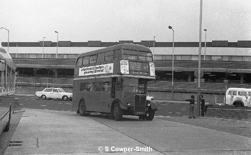 140,BW38,42,RT3243,140,MILL HILL BDY STN,HEATHROW AIRPORT,01051978.jpg