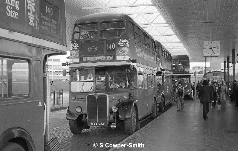 140,BW45,19,RT3232,140,HEATHROW VIA CHERRY LANE CEMETERY,HEATHROW AIRPORT BUS STN,01071978.jpg