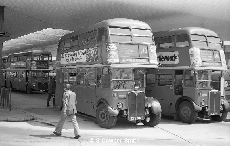 140,BW45,20,RT1301,140,MILL HILL VIA CHERRY LANE CEMETERY,HEATHROW AIRPORT BUS STN,01071978.jpg