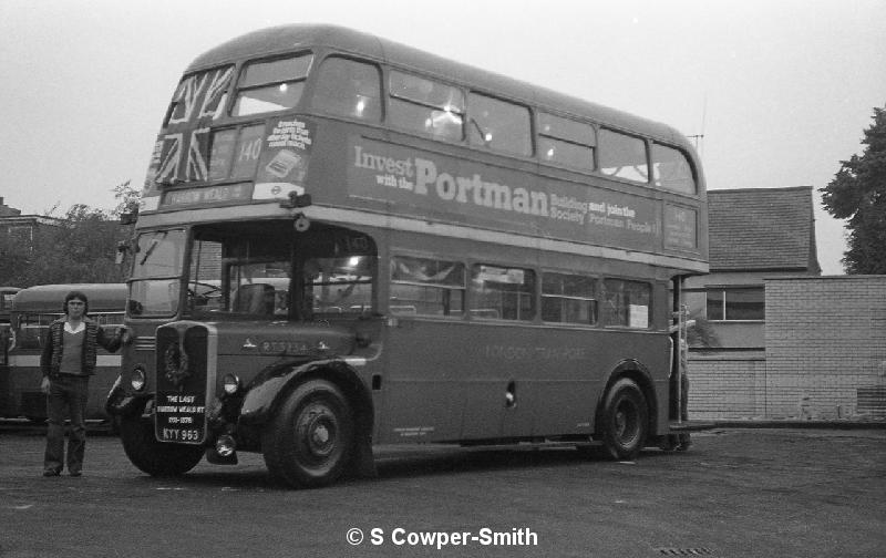 140,BW46,10,RT3234,140,HARROW WEALD GARAGE ,HARROW WEALD GARAGE LAST DAY,14071978.jpg