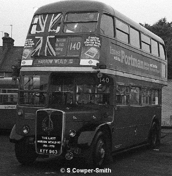 140,BW46,13,RT3234,140,HARROW WEALD GARAGE ,HARROW WEALD GARAGE LAST DAY,14071978.jpg