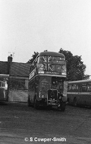 140,BW46,14,RT3234,140,HARROW WEALD GARAGE ,HARROW WEALD GARAGE LAST DAY,14071978.jpg