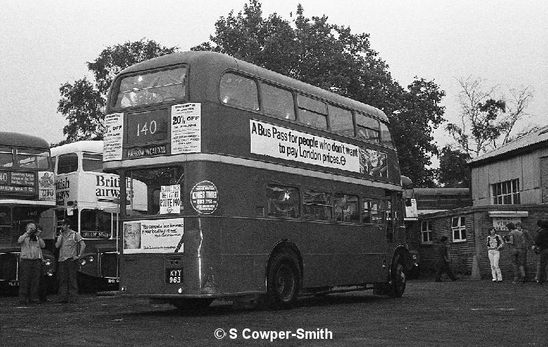 140,BW46,15,RT3234,140,HARROW WEALD GARAGE ,HARROW WEALD GARAGE LAST DAY,14071978.jpg