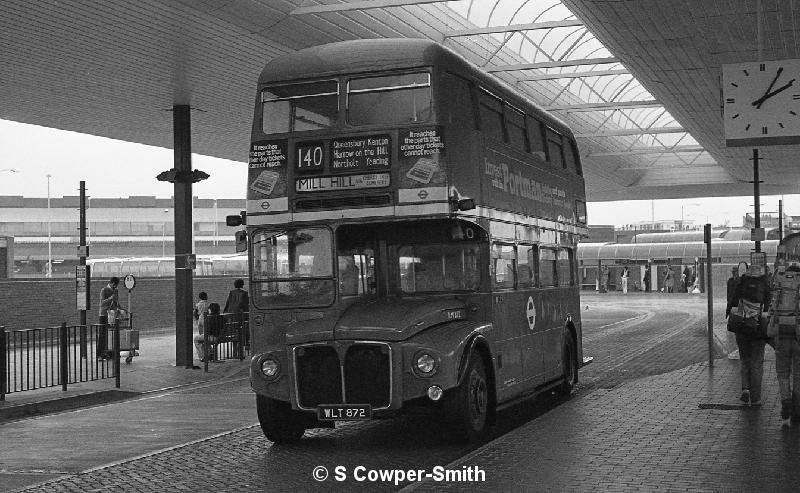 140,BW47,32,RM0872,140,MILL HILL VIA CHERRY LANE CEMETERY,HEATHROW AIRPORT BUS STN,16071978.jpg