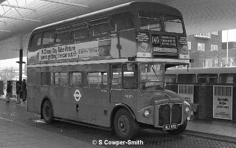 140,BW47,35,RM0872,140,MILL HILL VIA CHERRY LANE CEMETERY,HEATHROW AIRPORT BUS STN,16071978.jpg