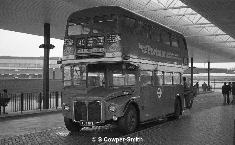 140,BW47,37,RM0872,140,MILL HILL VIA CHERRY LANE CEMETERY,HEATHROW AIRPORT BUS STN,16071978.jpg