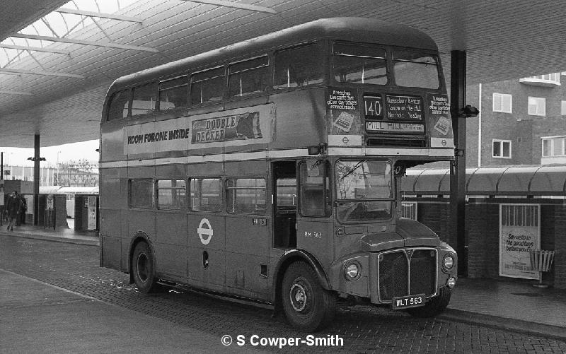 140,BW48,09,RM0563,140,MILL HILL VIA CHERRY LANE CEMETERY,HEATHROW AIRPORT BUS STN,16071978.jpg