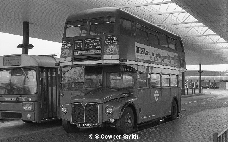 140,BW48,10,RM0563,140,MILL HILL VIA CHERRY LANE CEMETERY,HEATHROW AIRPORT BUS STN,16071978.jpg