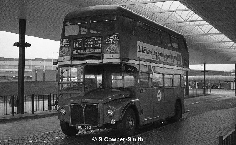 140,BW48,12,RM0563,140,MILL HILL VIA CHERRY LANE CEMETERY,HEATHROW AIRPORT BUS STN,16071978.jpg