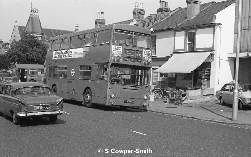 166,BW52,32,DMS1575,166,CHIPSTEAD VALLEY,SOUTH CROYDON GARAGE,01081978.jpg