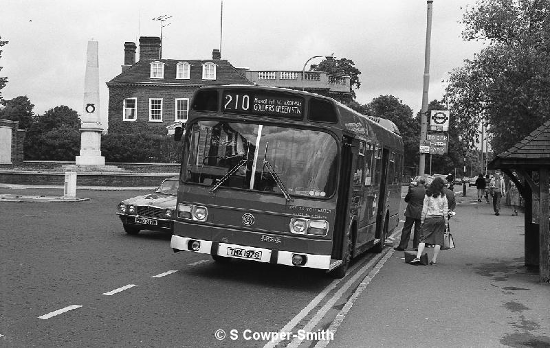 210,BW45,11,LS197,210,GOLDERS GREEN STN,HAMPSTEAD,01071978.jpg