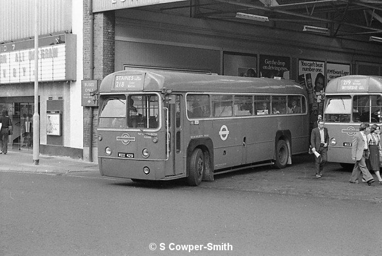 218,BW59,10,RF452,218,STAINES,KINGSTON BUS STATION,AUG1978.jpg