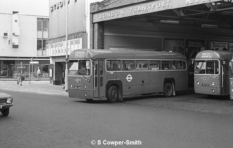 218,BW59,11,RF452,218,STAINES,KINGSTON BUS STATION,AUG1978.jpg