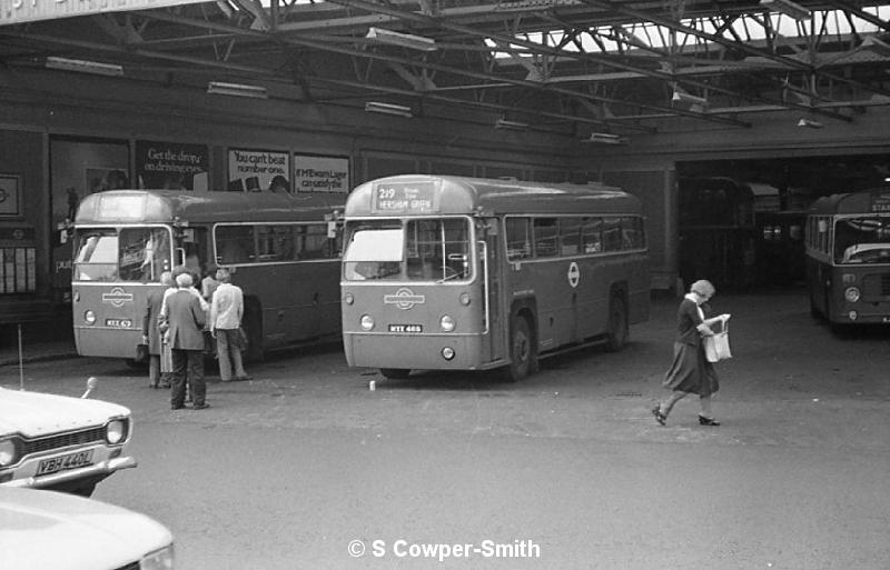 219,BW59,01,RF492,219,HERSHAM GREEN,KINGSTON BUS STATION,AUG1978.jpg