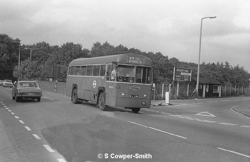 219,BW59,41,RF520,219,WEYBRIDGE B.A.C WORKS,WEYBRIDGE STATION,AUG1978.jpg