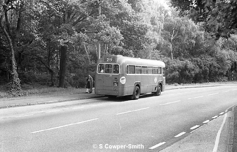 219,BW59,42,RF520,219,WEYBRIDGE ,WEYBRIDGE STATION,AUG1978.jpg