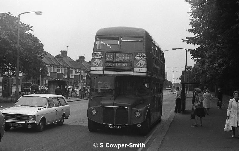 23,BW57,24,RML2584,23,Becontree Heath,Barking,Aug 1978.jpg