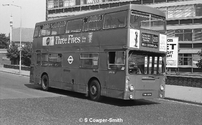 233,BW52,26,DMS1581,233,WEST CROYDON BUS STATION,WELLESLEY RD CR9,01081978.jpg