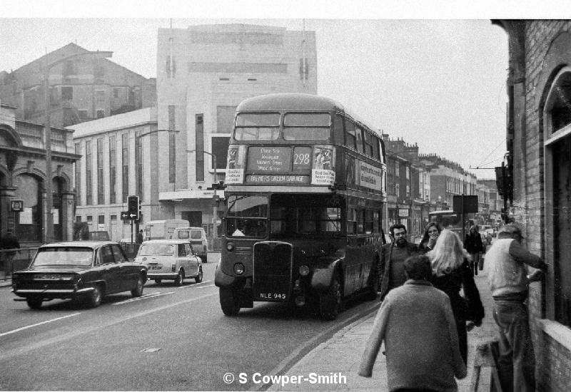 298,BW01,02, RT4281,298,PALMERS GREEN GARAGE,FINSBURY PK, 101976.jpg