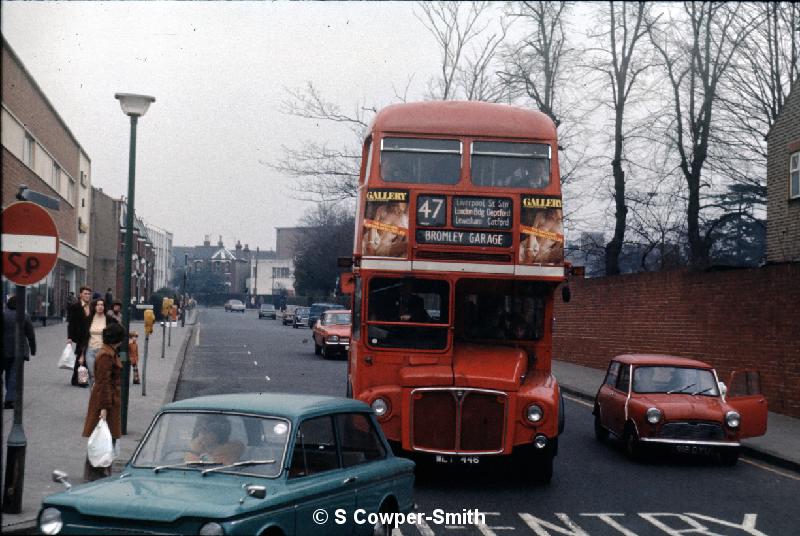 47,S07,16 RM0448 F BROMLEY 47 BROMLEY GARAGE OCT 1975.jpg