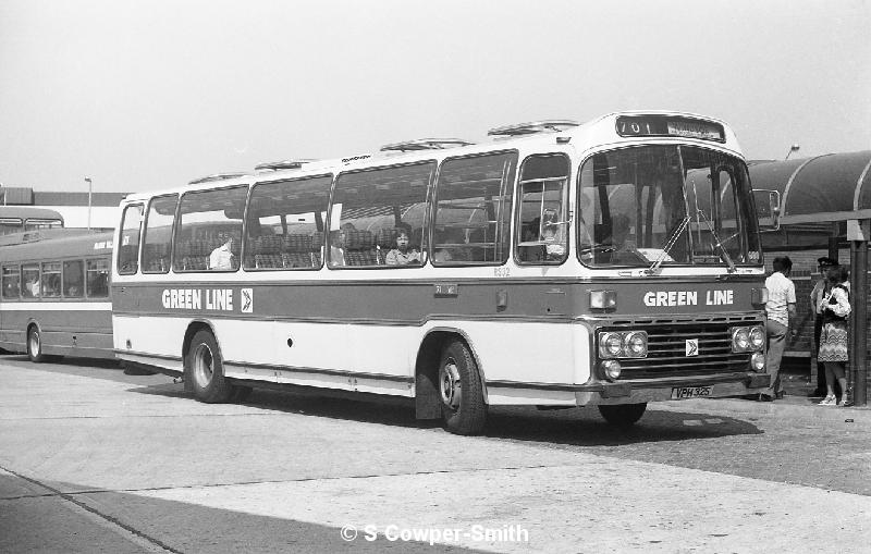 701,BW41,21,RS032,701,WINDSOR VIA VICTORIA AND HEATHROW,HEATHROW BUS STN,21051978.jpg