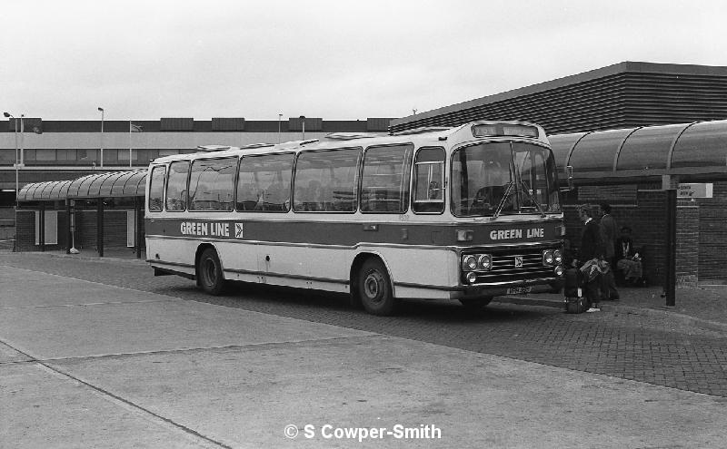 701,BW44,06,RS039,701,WINDSOR SAFARI PARK VIA HEATHROW AIRPORT,HEATHROW AIRPORT BUS STN,01071978.jpg