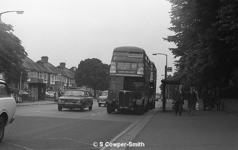 87,BW57,33,RT0449,87,Harold Hill Dagnam Park Square,Barking,Aug 1978.jpg