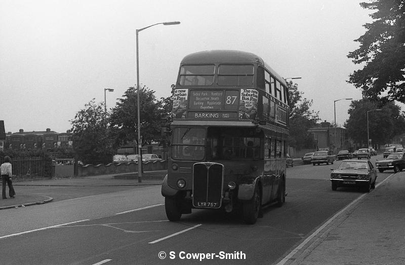 87,BW57,38,RT2773,87,Barking Blakes Corner,Barking,Aug 1978.jpg