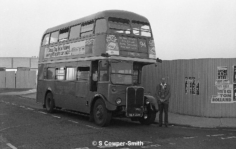 94,BW53,05,RT0422,94,LEWISHAM,PETTS WOOD STN WITH CONDUCTOR,26081978.jpg