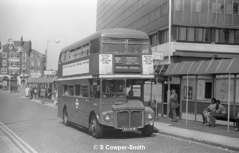 9A,BW41,07,RM1647,9A,MORTLAKE GARAGE,HAMMERSMITH BUS STN,21051978.jpg