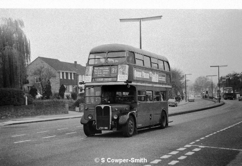 BW01,35,RT1138, FNS ELTHAM HILL, 21, SIDCUP GARAGE, 101976.jpg