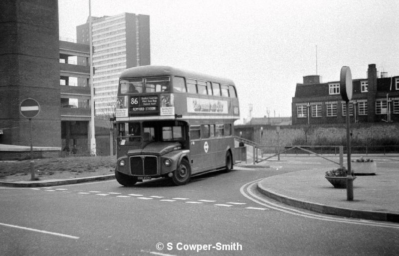 BW02,07, RML2704 86 ROMFORD STATION STRATFORD 1076.jpg