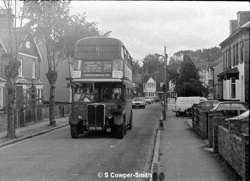 BW03,08A, RT2299 229 WOOLWICH HARE STREET ORPINGTON Moorfield Rd OCT76.jpg