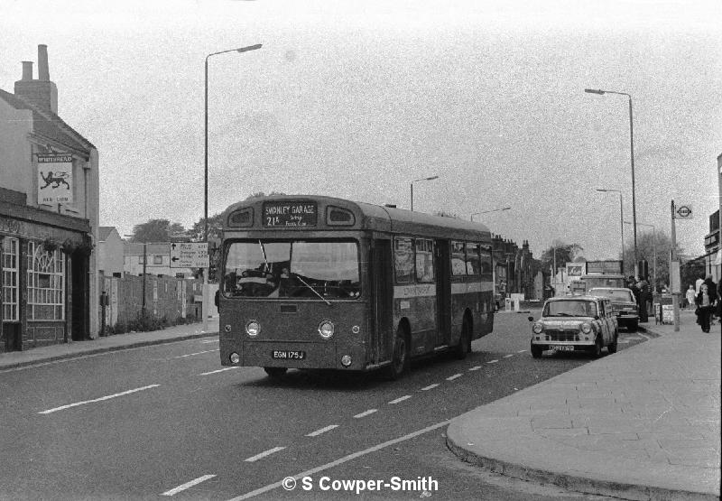 BW03,11, SMS175 21A SWANLEY GARAGE FOOTS CRAY OCT76.jpg