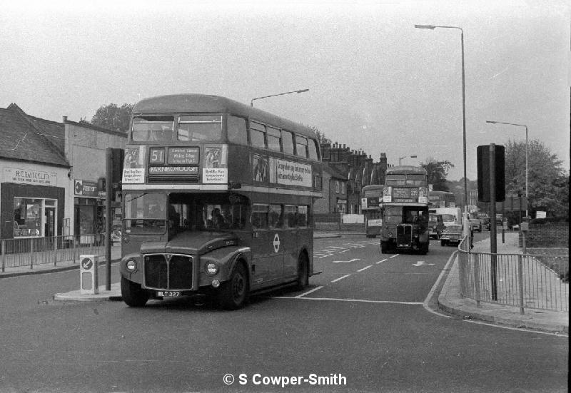 BW03,13, RM0327 51 FARNBOROUGH FOOTS CRAY HIGH ST OCT76.jpg