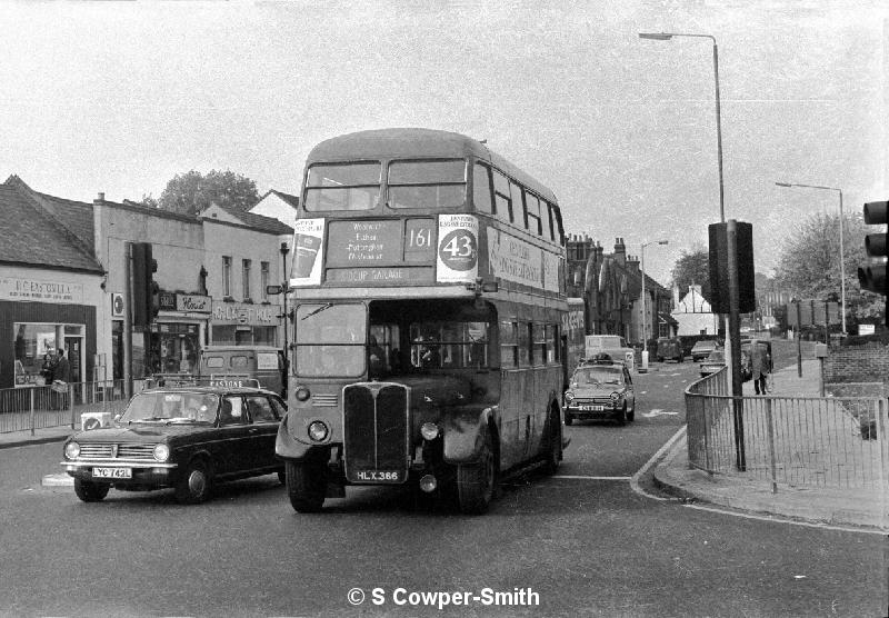 BW03,17, RT0549 161 SIDCUP GARAGE FOOTS CRAY HIGH ST OCT76.jpg