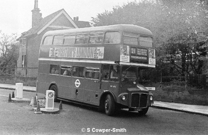 BW03,22, RM1073 21 MOORGATE FINSBURY SQUARE ELTHAM WELL HALL OCT 76.jpg