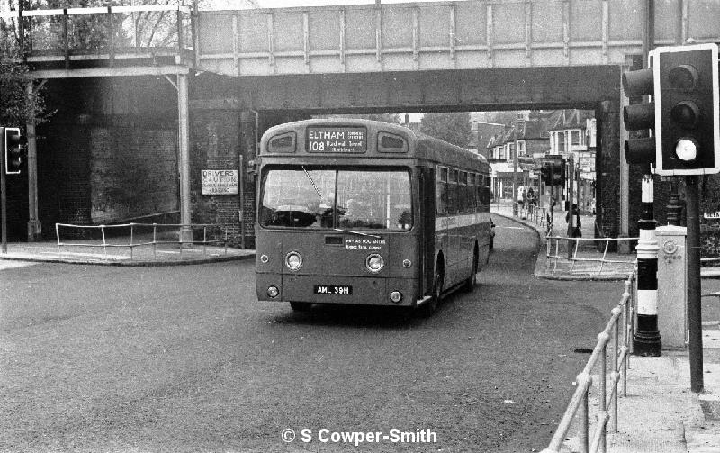 BW03,23, SM39 108 ELTHAM SOUTHEND CRESCENT ELTHAM WELL HALL OCT76.jpg