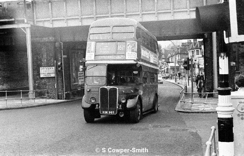 BW03,25 RT2156 161A CHISLEHURST WAR MEMORIAL ELTHAM WELL HALL, OCT76.jpg