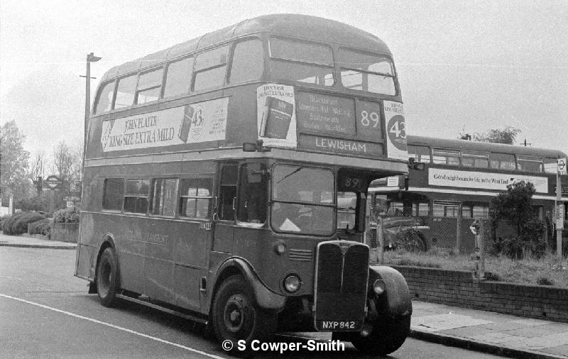 BW03,28 RT3835 89 LEWISHAM ELTHAM WELL HALL OCT 76.jpg