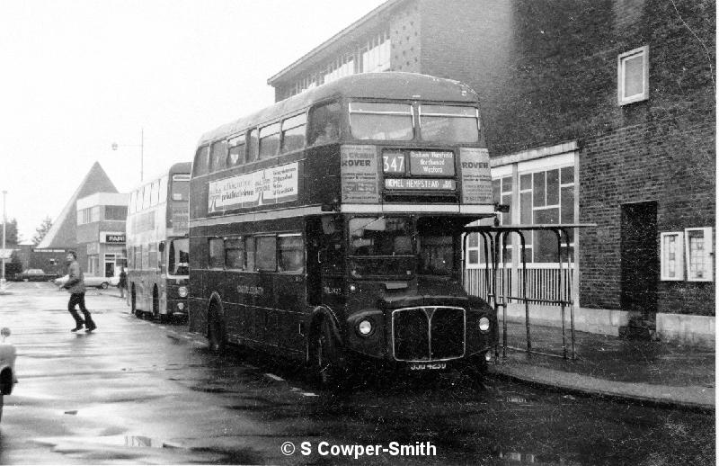 BW04,27 RML2423 347 HEMEL HEMPSTEAD BUS STATION UXBRIDGE 021076 .jpg