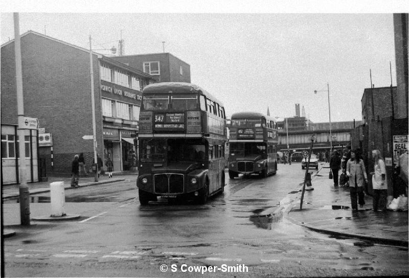 BW04,31 RML2423 347 HEMEL HEMPSTEAD BUS STATION UXBRIDGE 021076.jpg