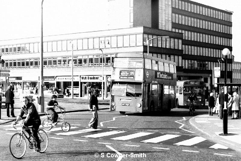 BW05,09 DMS1902 299 SOUTHGATE STATION SOUTHGATE 101976.JPG