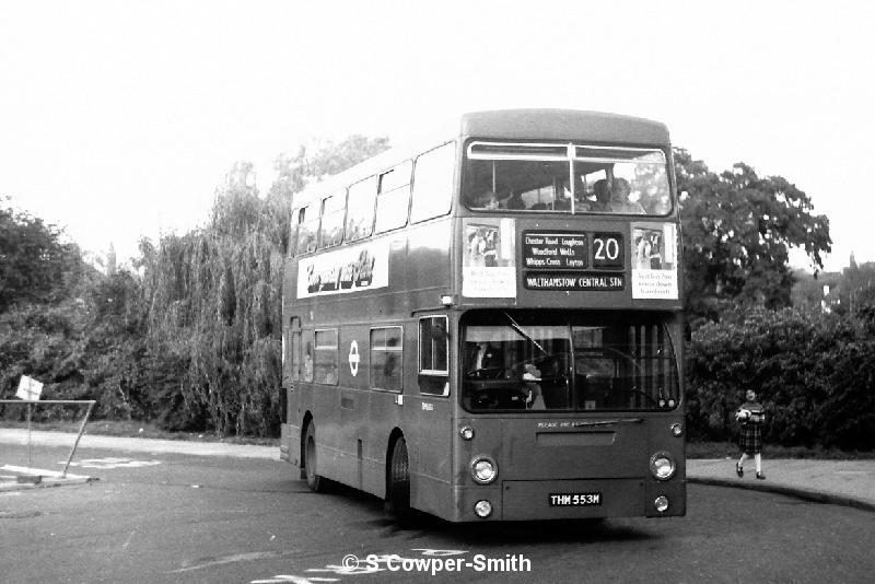 BW05,19 DMS1553 20 WALTHAMSTOW CENTRAL STN LOUGHTON 101976.JPG