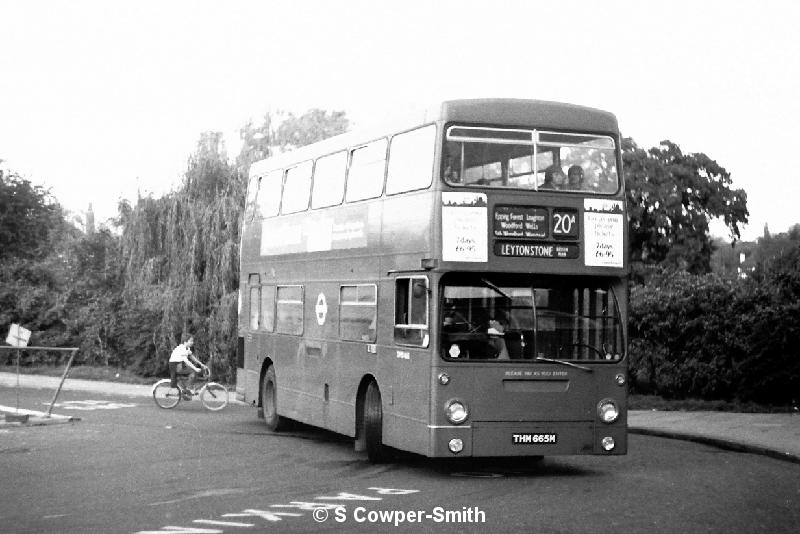 BW05,20 DMS1665 20A LEYTONSTONE GREEN MAN LOUGHTON 101976.JPG