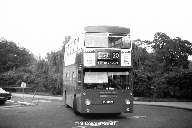 BW05,23 DMS2122 20 LOUGHTON GARAGE LOUGHTON 101976.JPG