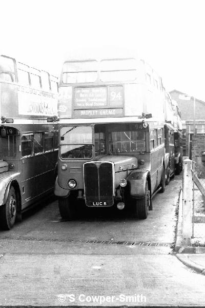 BW05,25 RT1928 94 BROMLEY GARAGE BROMLEY GARAGE 101976.JPG